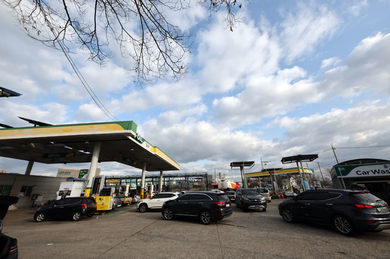 광주 휘발유 169원 오를 때 경유 268원 상승…'가격 역전'