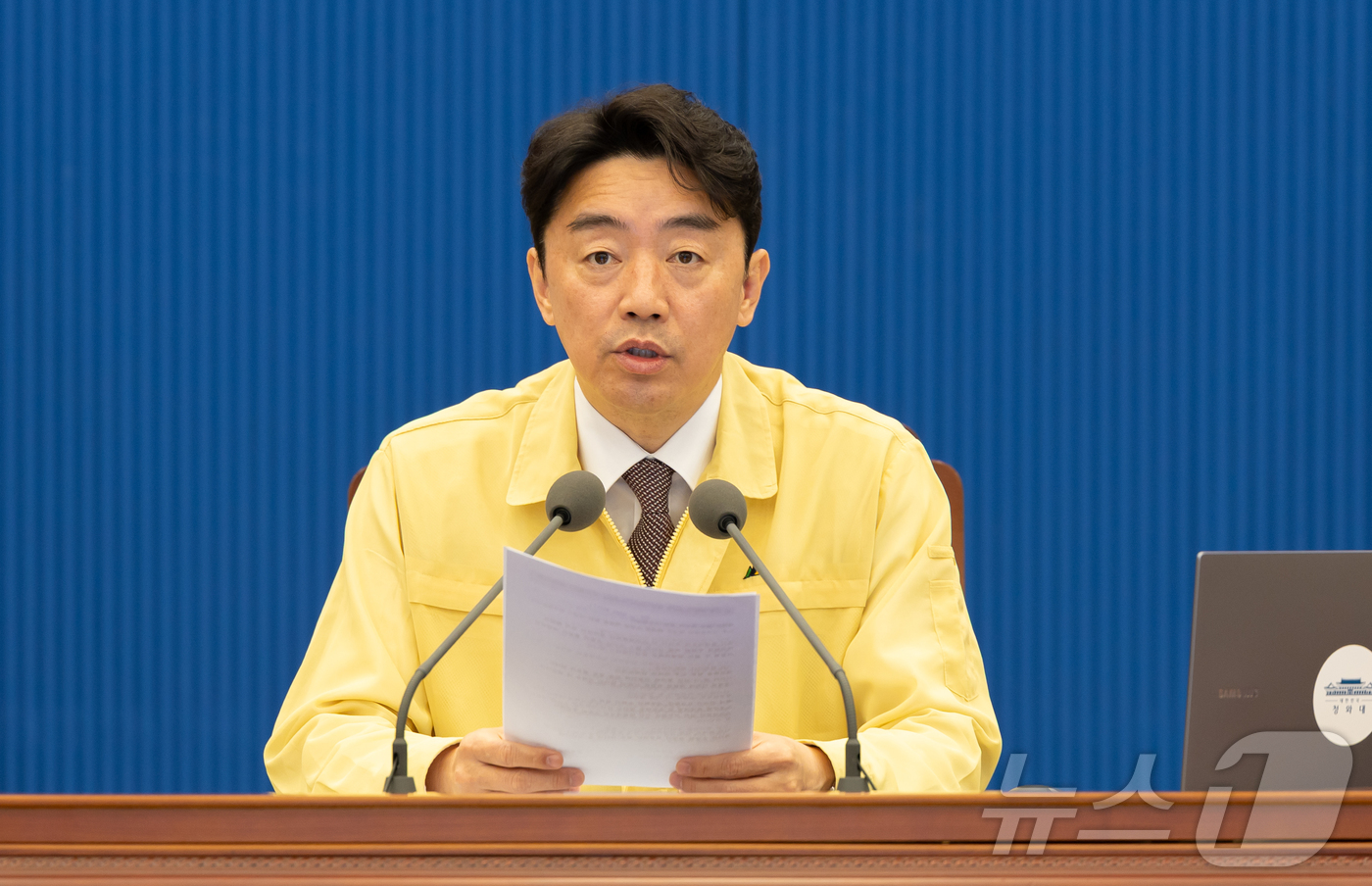 (서울=뉴스1) 이재명 기자 = 강훈식 대통령 비서실장이 3일 청와대에서 열린 수석보좌관회의에서 발언을 하고 있다. (청와대 제공. 재판매 및 DB 금지)  2026.3.3/뉴스1 …