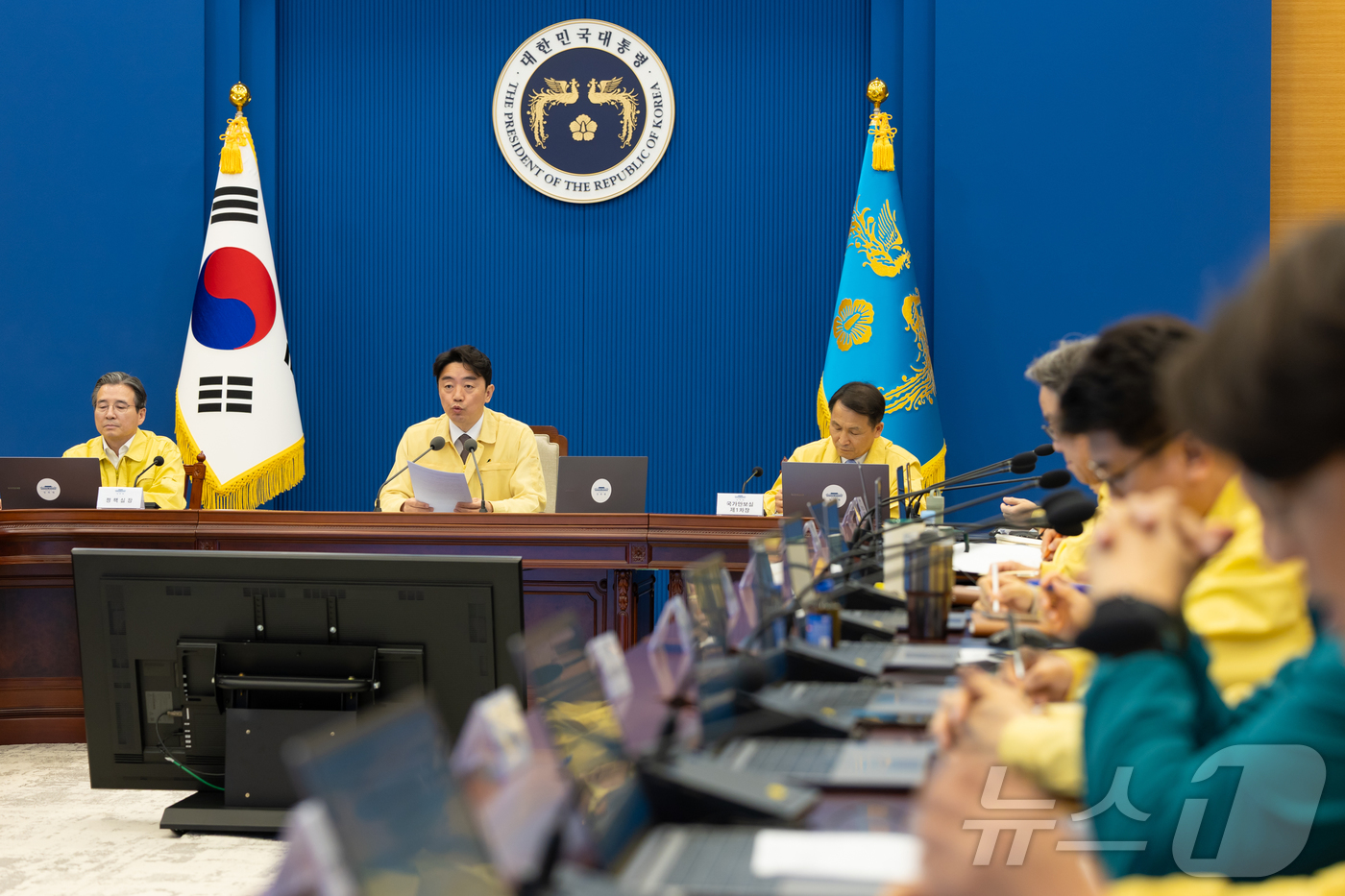 (서울=뉴스1) 이재명 기자 = 강훈식 대통령 비서실장이 3일 청와대에서 열린 수석보좌관회의에서 발언을 하고 있다. (청와대 제공. 재판매 및 DB 금지)  2026.3.3/뉴스1 …