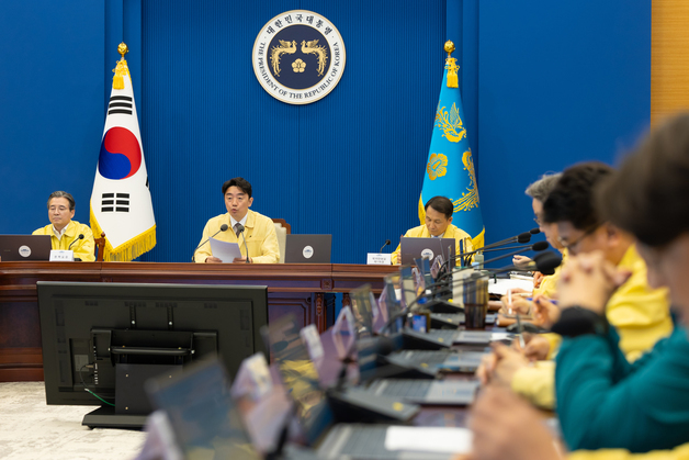 수석보좌관회의 주재하는 강훈식 비서실장