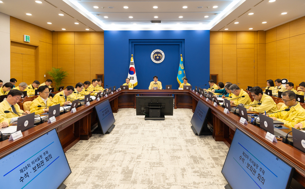 수석보좌관회의 발언하는 강훈식 비서실장