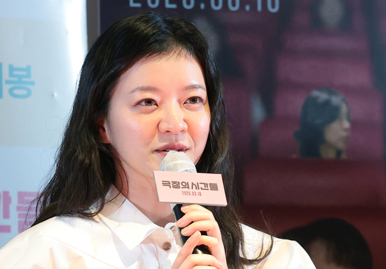 '자연스럽게' 인사하는 고아성