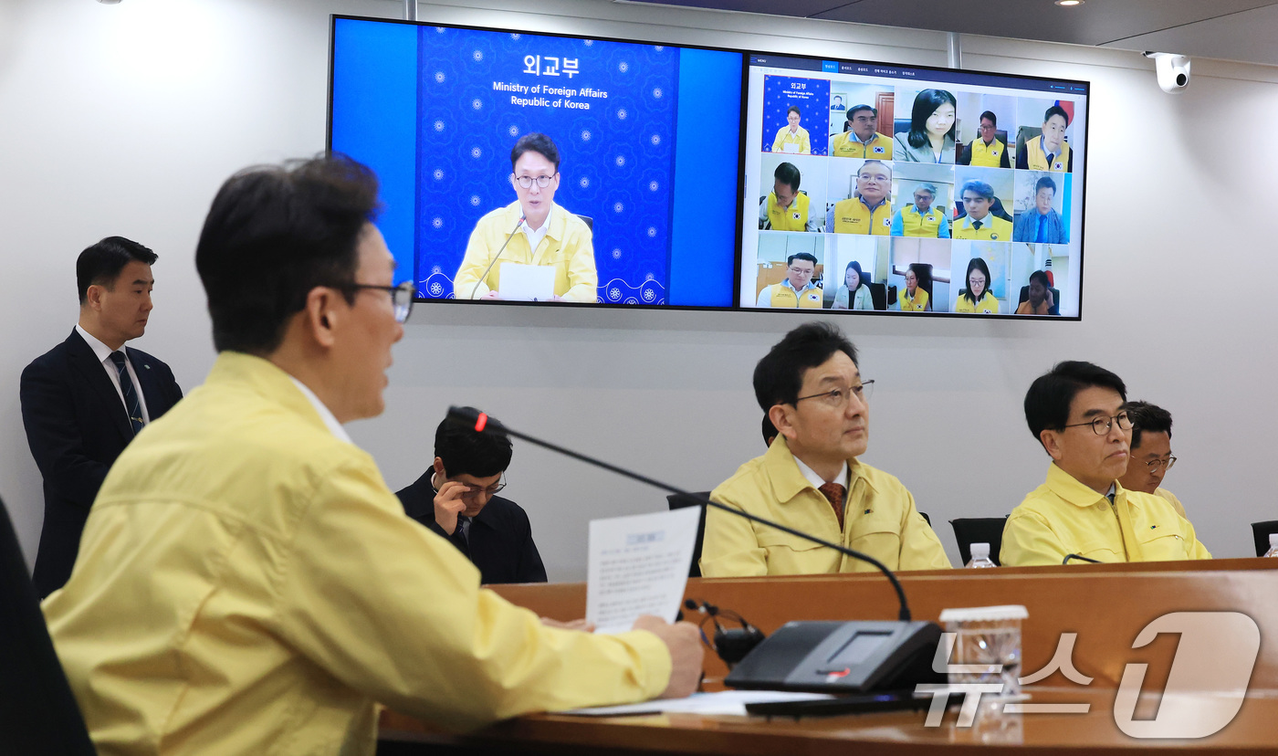 (서울=뉴스1) 임세영 기자 = 김민석 국무총리가 3일 서울 종로구 외교부 청사에서 열린 중동상황 관련 재외공관장 회의에서 모두발언을 하고 있다. 2026.3.3/뉴스1