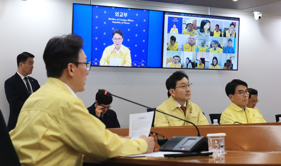 중동상황 관련 재외공관장 회의 나선 김민석 총리