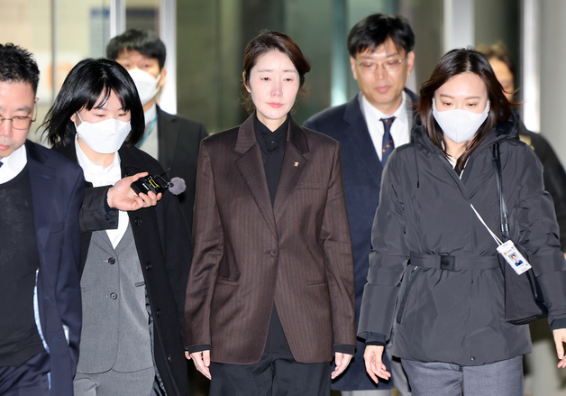 구속 전 피의자 심문 마친 강선우 의원