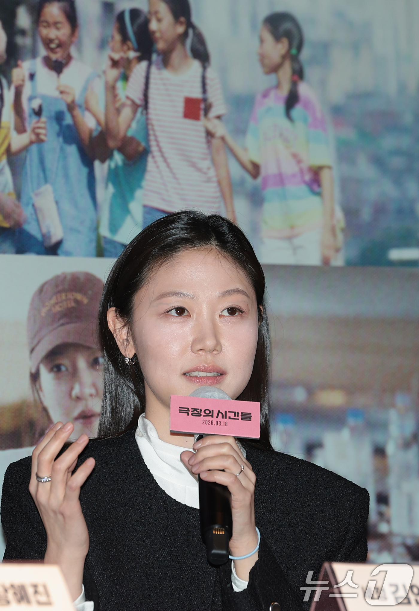 (서울=뉴스1) 권현진 기자 = 배우 김연교가 3일 서울 종로구 씨네큐브에서 열린 영화 ‘극장의 시간들’ 언론시사회 및 기자간담회에 참석해 취재진 질문에 답하고 있다.'극장의 시간 …