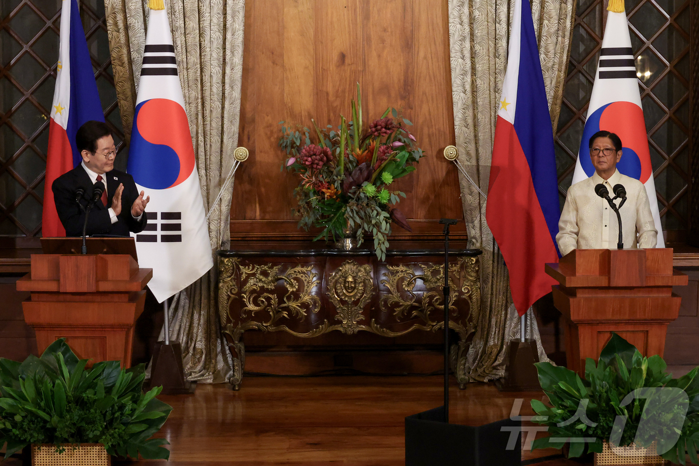 (마닐라(필리핀)=뉴스1) 허경 기자 = 이재명 대통령과 페르디난드 마르코스 주니어 필리핀 대통령이 3일(현지시간) 필리핀 마닐라 말라카냥궁에서 공동언론발표를 하고 있다. 2026 …