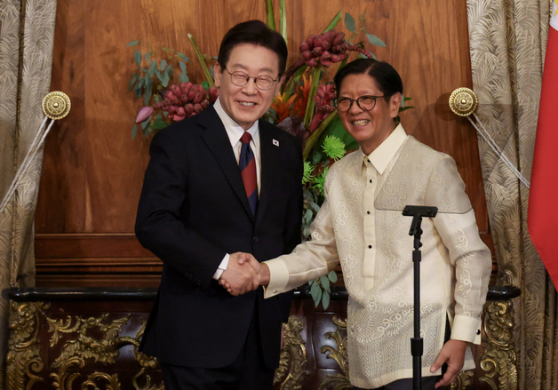 공동언론발표 마친 한·필리핀 정상