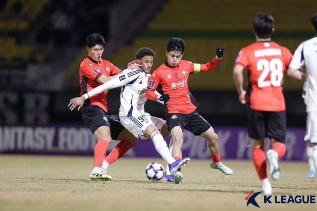 '아부달라 골대' 강원, ACLE 16강 1차전서 마치다에 0-0 무승부