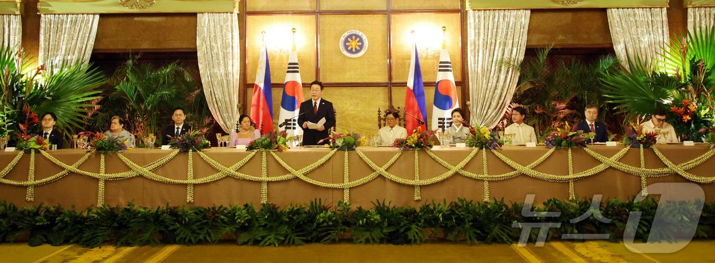 (마닐라(필리핀)=뉴스1) 허경 기자 = 이재명 대통령이 3일(현지시간) 필리핀 마닐라 말라카냥궁에서 열린 국빈만찬에서 인사말을 하고 있다. 2026.3.3/뉴스1