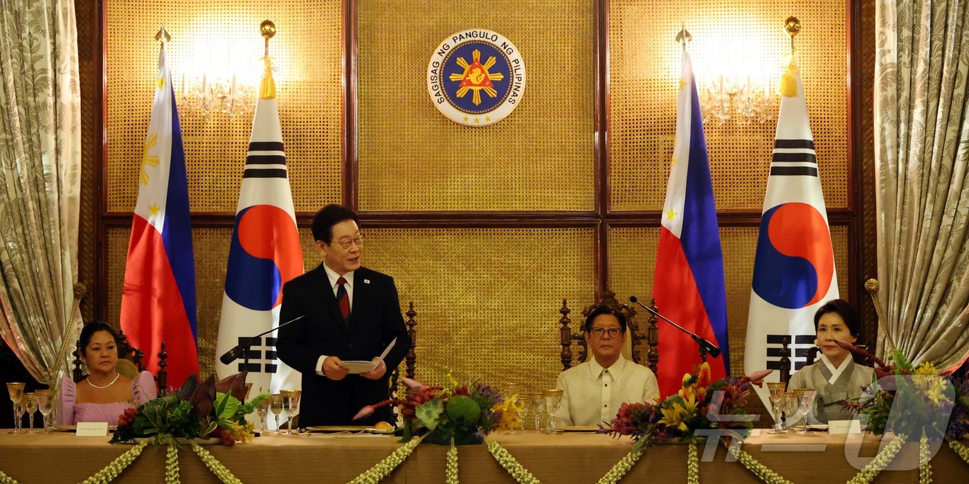 (마닐라(필리핀)=뉴스1) 허경 기자 = 이재명 대통령이 3일(현지시간) 필리핀 마닐라 말라카냥궁에서 열린 국빈만찬에서 인사말을 하고 있다. 2026.3.3/뉴스1