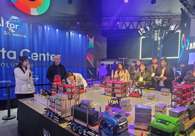 지게차 조종하며 '풀스택 AI' 이해…AI DC 설루션도 한눈에