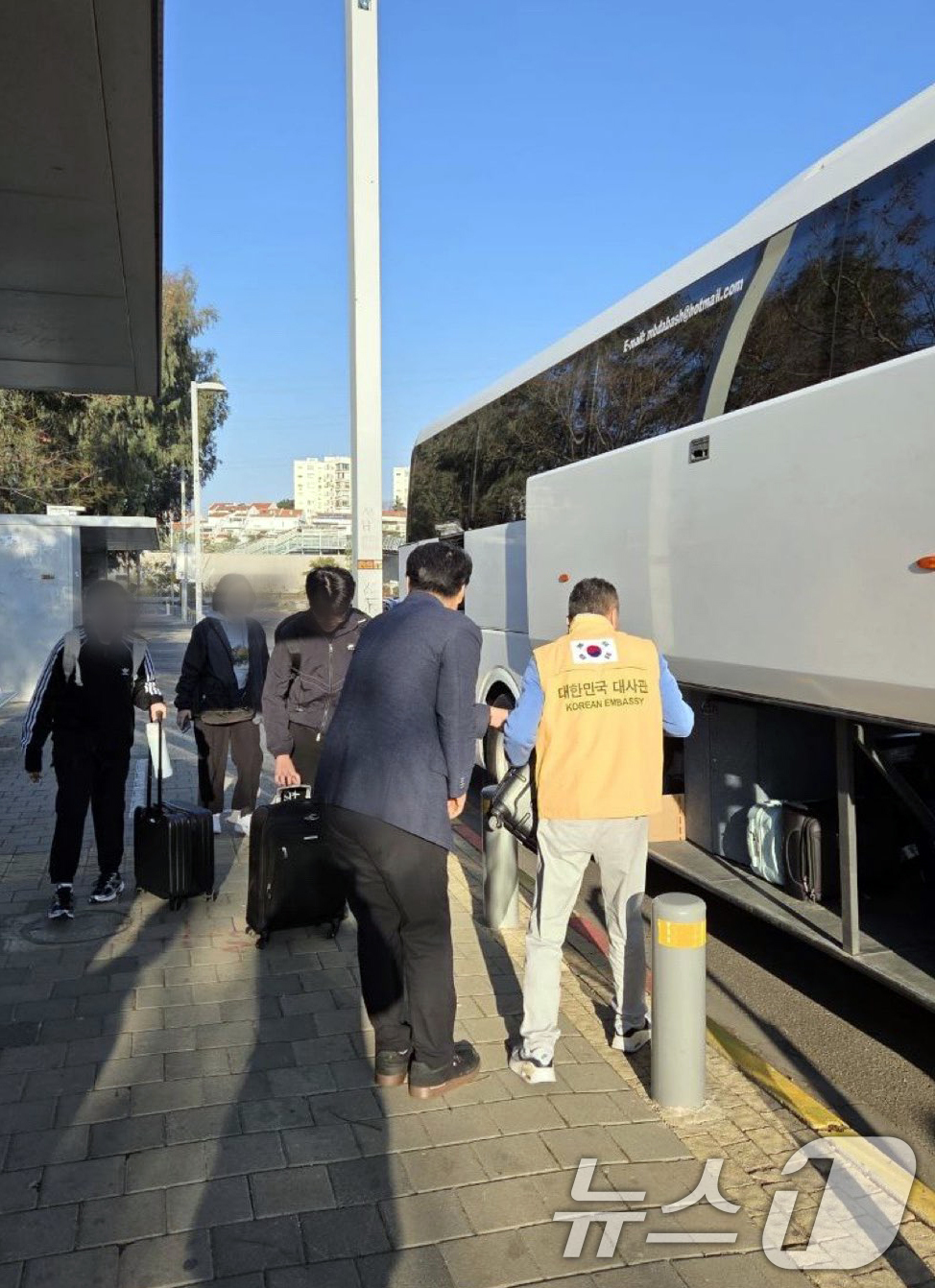 (서울=뉴스1) 김명섭 기자 = 투르크메니스탄에 무사히 도착한 이란 체류 국민 23명에 이어서, 3일 오후 이스라엘 텔아비브와 예루살렘을 출발한 우리 국민과 동포 66명이 주이스라 …