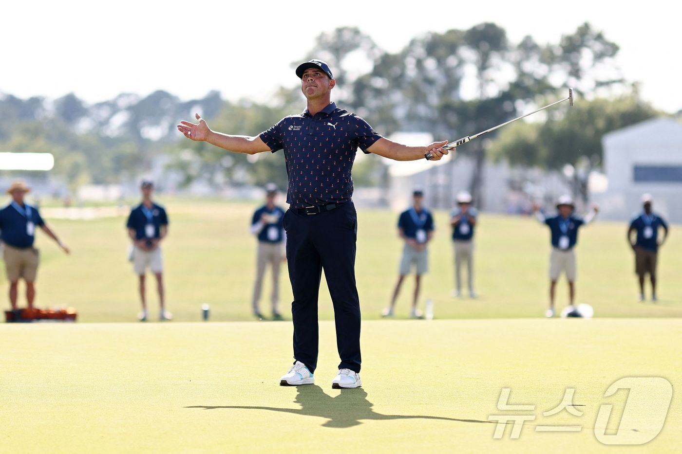 본문 이미지 - 우승을 확정한 게리 우들랜드(미국)가 기뻐하고 있다. ⓒ AFP=뉴스1