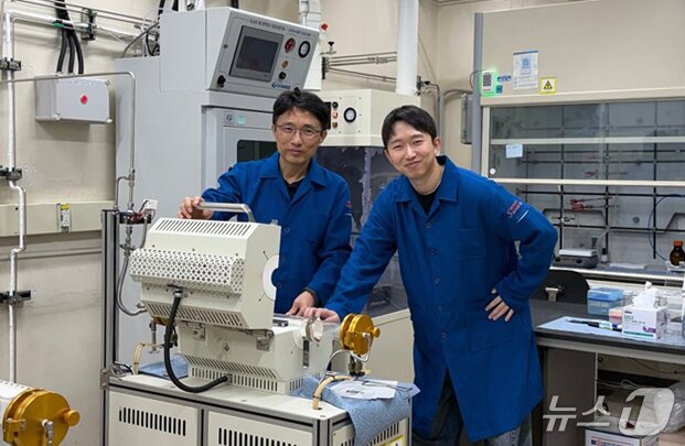 본문 이미지 - 한상우 교수(왼쪽), 백진욱 연구원. (KAIST 제공. 재판매 및 DB금지) 2026.3.30/뉴스1