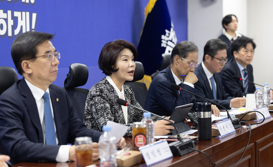 모두발언하는 한정애 정책위의장