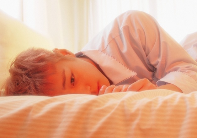 '단종 오빠'의 대변신…박지훈, 잠옷 입고 침대 위 몽환 비주얼