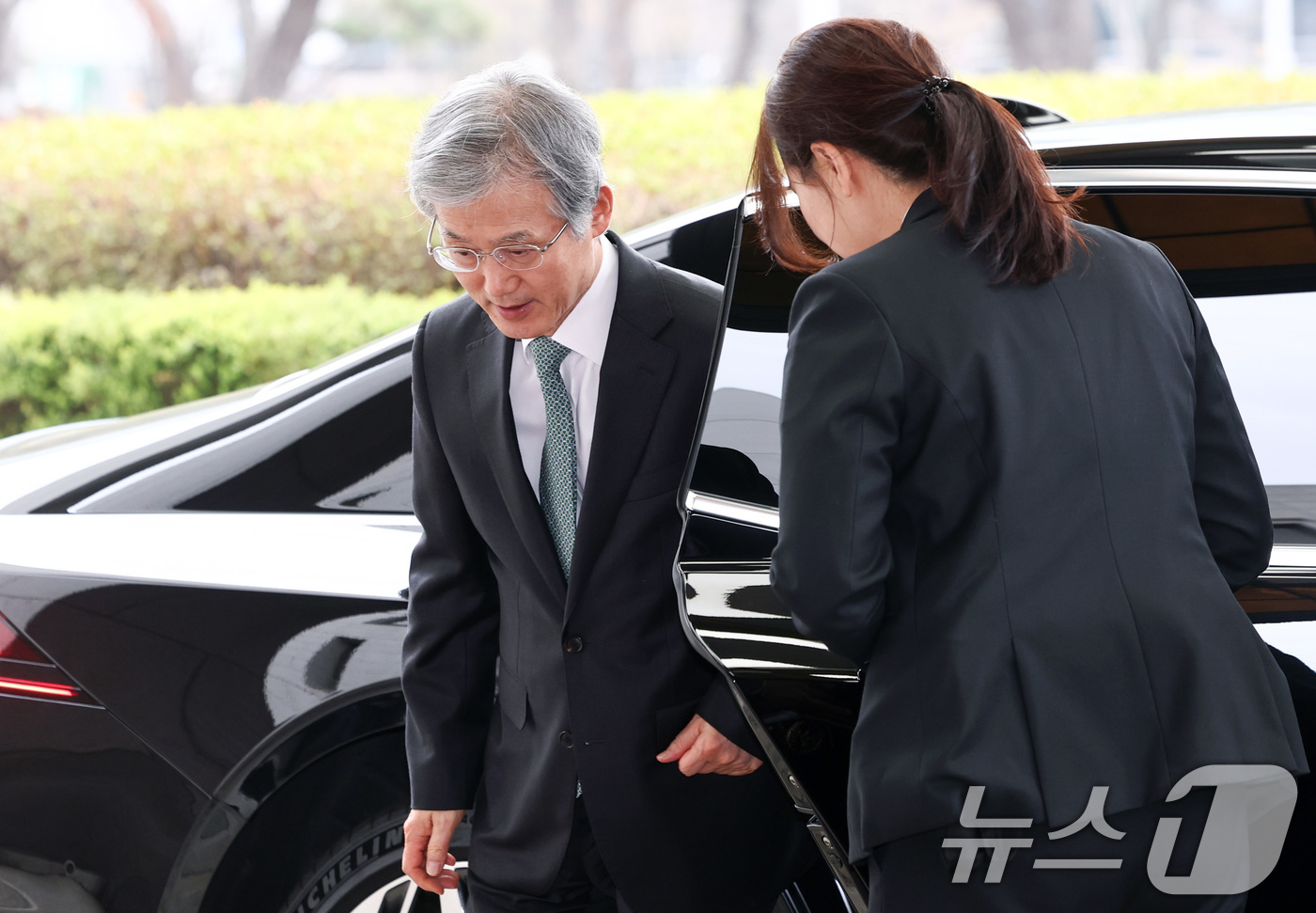 (서울=뉴스1) 최지환 기자 = 조희대 대법원장이 30일 오전 서울 서초구 대법원으로 출근하고 있다. 2026.3.30/뉴스1