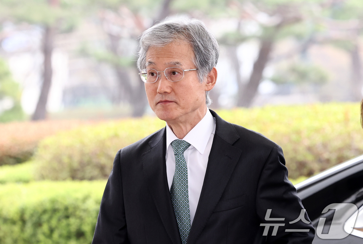 (서울=뉴스1) 최지환 기자 = 조희대 대법원장이 30일 오전 서울 서초구 대법원으로 출근하고 있다. 2026.3.30/뉴스1