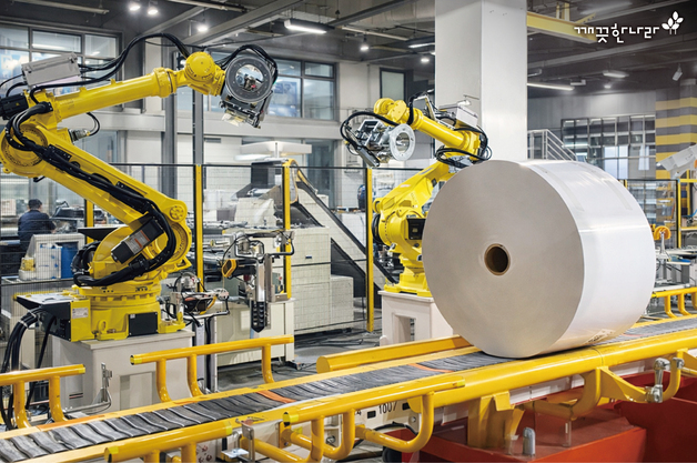 "비닐 대신 종이"…깨끗한나라, 포장재 수급 불안에 '종이 기반' 공급