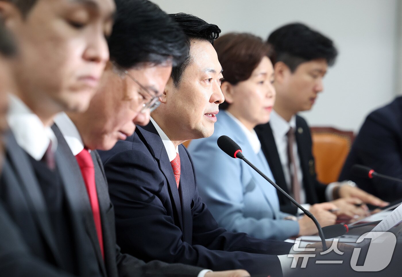 본문 이미지 - 장동혁 국민의힘 대표가 30일 서울 여의도 국회에서 열린 최고위원회의에 참석해 모두 발언을 하고 있다. 2026.3.30 ⓒ 뉴스1 박지혜 기자