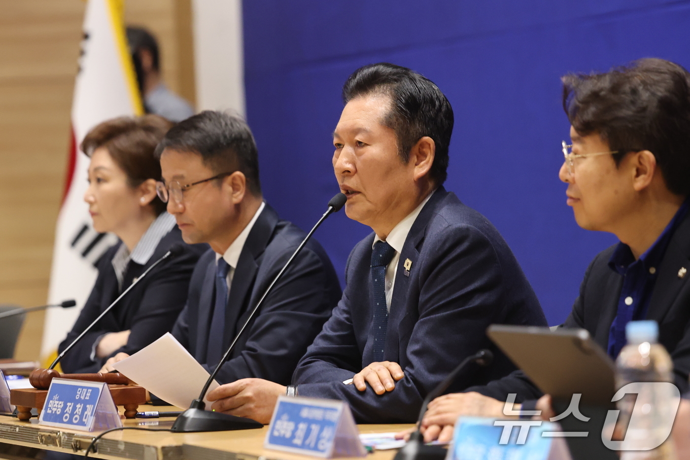 (서울=뉴스1) 이승배 기자 = 정청래 더불어민주당 대표가 30일 서울 여의도 국회 의원회관에서 열린 현장최고위원회의에서 발언하고 있다. 2026.3.30/뉴스1