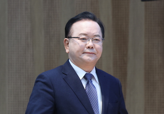 소통관 들어서는 김부겸 전 총리