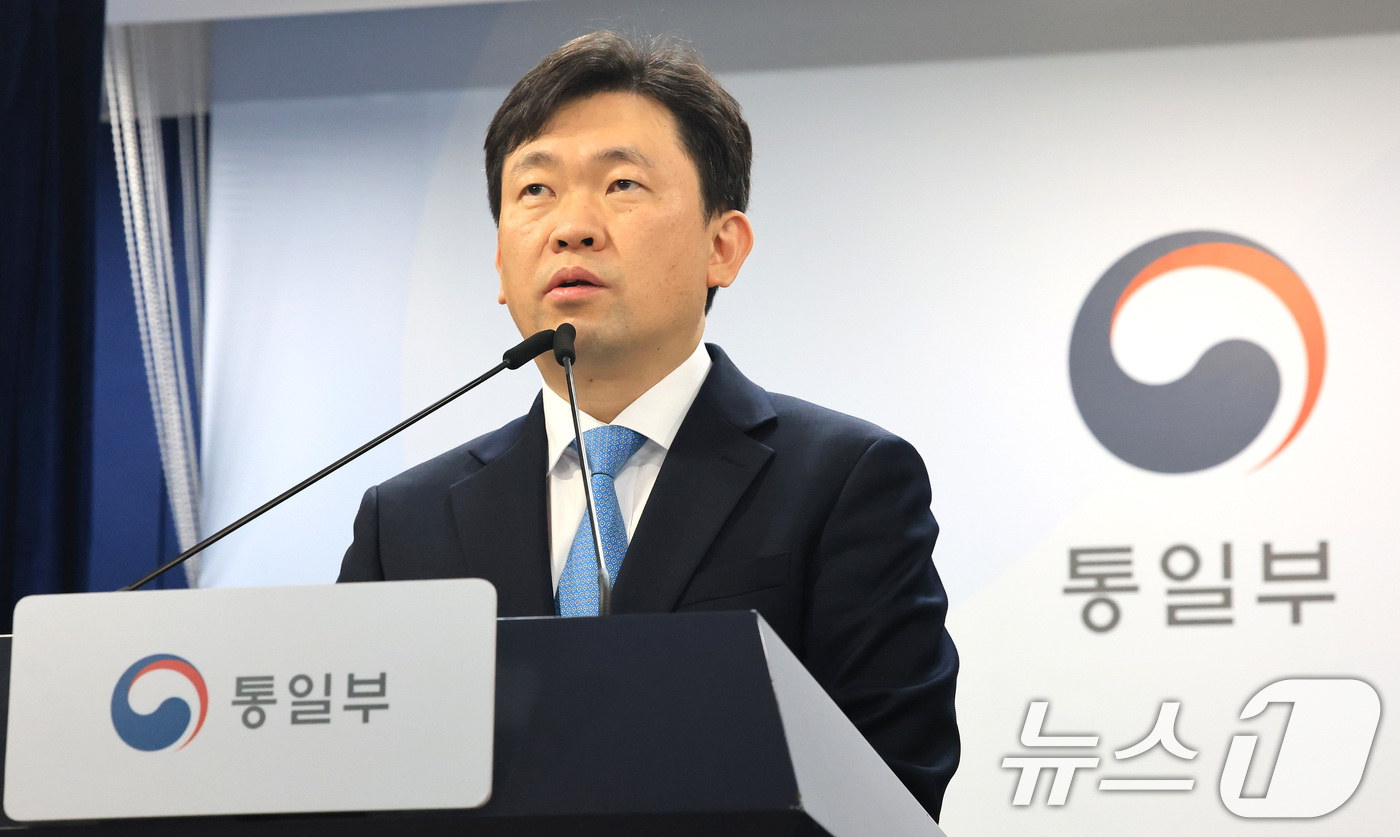 (서울=뉴스1) 임세영 기자 = 윤민호 통일부 대변인이 30일 서울 종로구 정부서울청사에서 정례 브리핑을 하고 있다. 2026.3.30/뉴스1