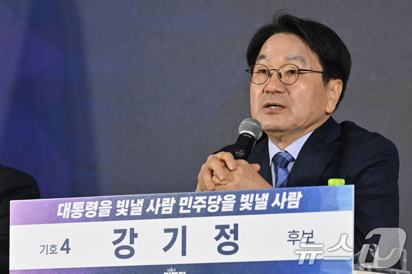 (광주=뉴스1) 김태성 기자 = 주철현 후보가 29일 광주 조선대학교 서석홀에서 열린 더불어민주당 전남광주통합특별시장 후보 선출을 위한 권역별 정책배심원 심층토론회에서 답변하고 있 …