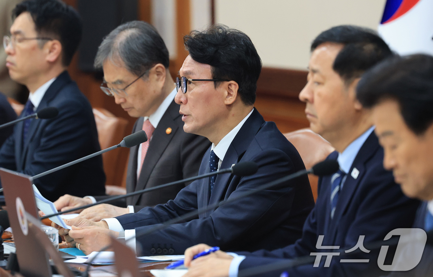 (서울=뉴스1) 임세영 기자 = 김민석 국무총리가 30일 서울 종로구 정부서울청사에서 열린 임시 국무회의에서 모두발언을 하고 있다. 2026.3.30/뉴스1