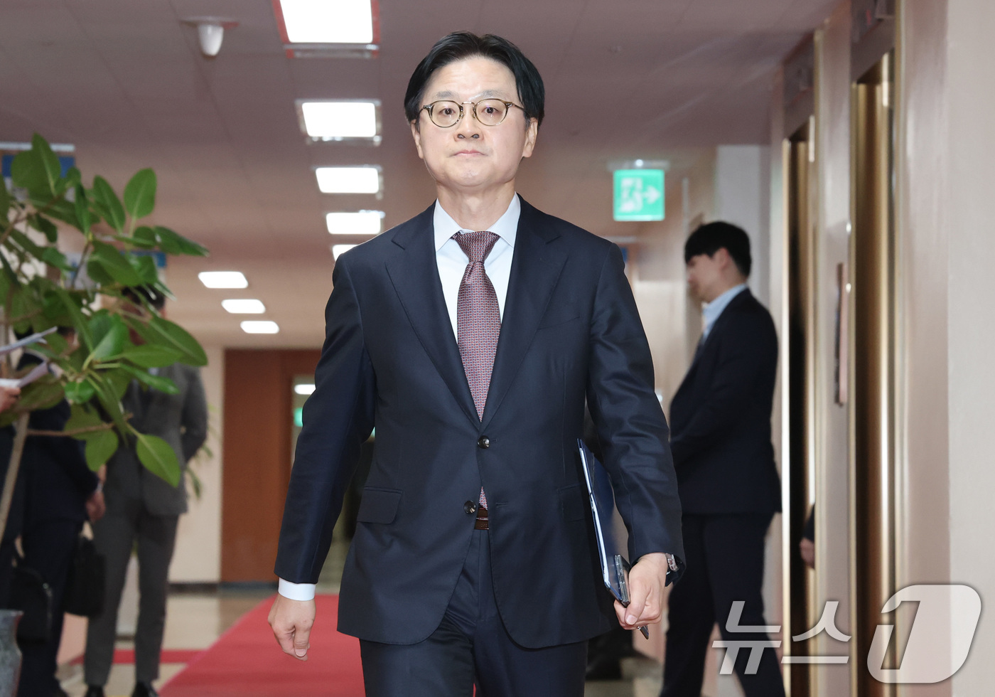 (서울=뉴스1) 임세영 기자 = 김정관 산업통상부 장관이 30일 서울 종로구 정부서울청사에서 열린 임시 국무회의에 참석하고 있다. 2026.3.30/뉴스1