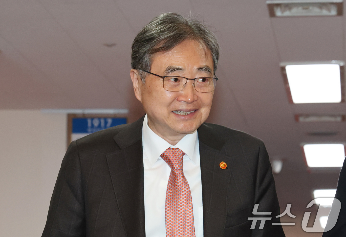 (서울=뉴스1) 임세영 기자 = 조현 외교부 장관이 30일 서울 종로구 정부서울청사에서 열린 임시 국무회의에 참석하고 있다. 2026.3.30/뉴스1