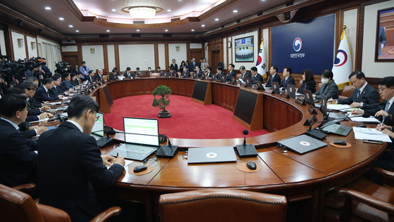 임시 국무회의 주재하는 김민석 국무총리