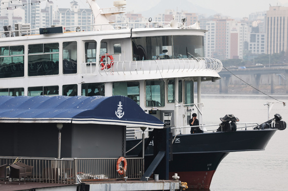 "좌초 사고 났는데 또 타라고?"…이랜드, '승선권 제공' 보상 논란