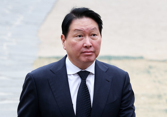 국회 사랑재 도착한 최태원 회장