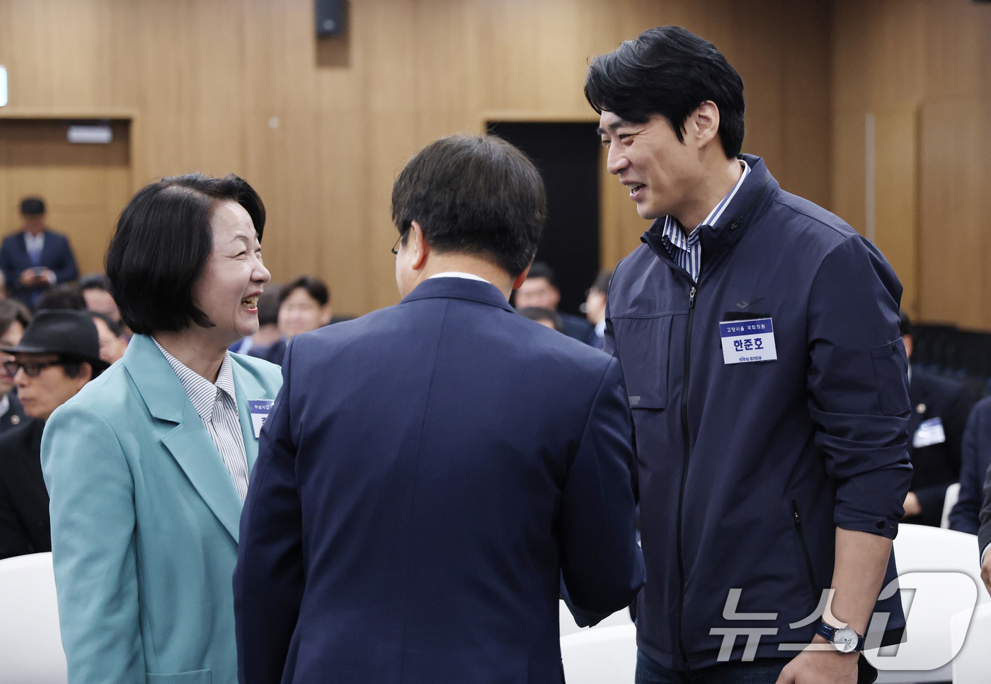 (수원=뉴스1) 김영운 기자 = 30일 경기 수원시 영통구 경기도의회 대회의실에서 열린 '더불어민주당 경기도당 제3차 상무위원회 회의'에서 더불어민주당 경기지사 경선 후보인 추미애 …