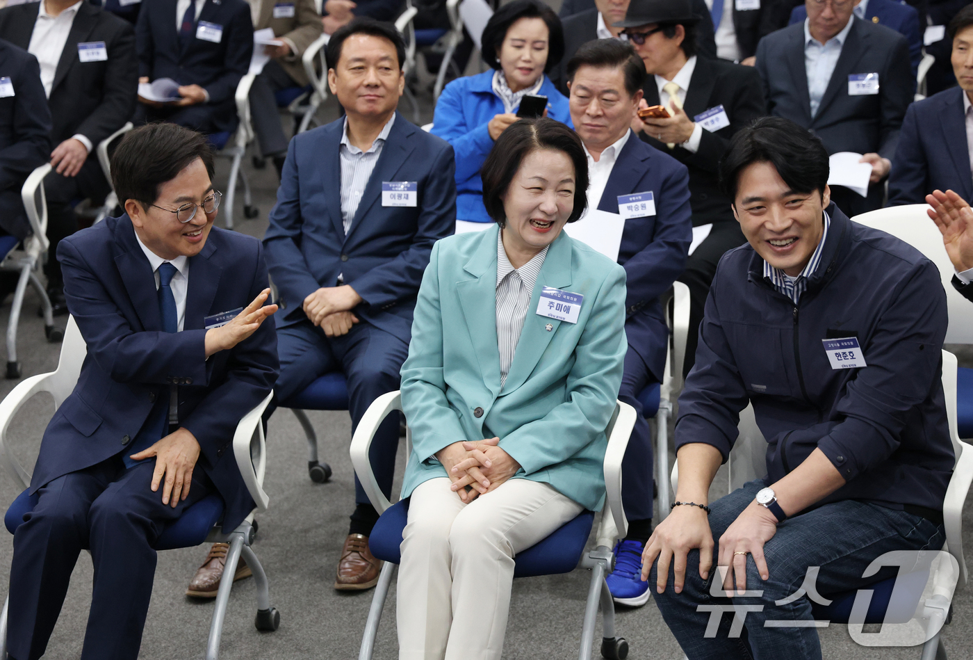 (수원=뉴스1) 김영운 기자 = 30일 경기 수원시 영통구 경기도의회 대회의실에서 열린 '더불어민주당 경기도당 제3차 상무위원회 회의'에서 더불어민주당 경기지사 경선 후보인 김동연 …