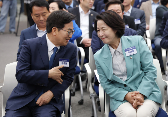 이야기 나누는 김동연·추미애