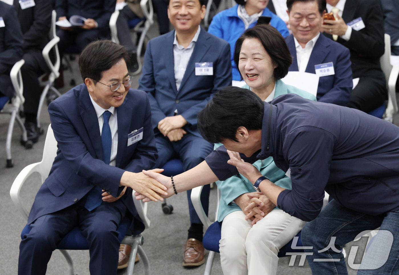 (수원=뉴스1) 김영운 기자 = 30일 경기 수원시 영통구 경기도의회 대회의실에서 열린 '더불어민주당 경기도당 제3차 상무위원회 회의'에서 더불어민주당 경기지사 경선 후보인 김동연 …