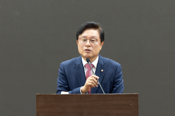 개회사하는 박형수 의원