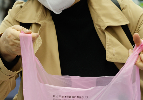 정부 "종량제 봉투 충분, 가격인상 없다"