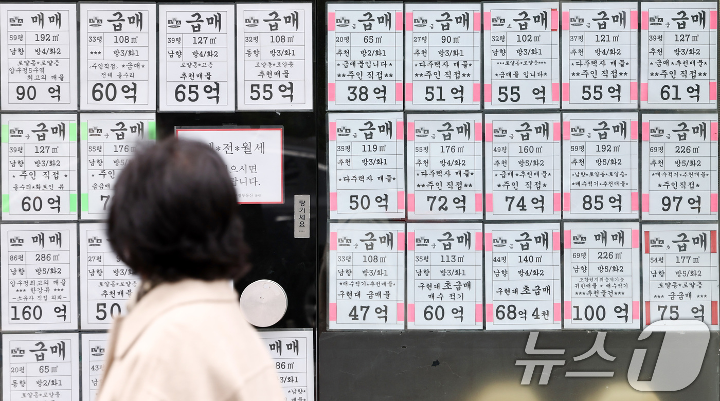 (서울=뉴스1) 최지환 기자 = 지난 10·15 주택시장 안정화 대책에서 서울 아파트 거래시 실거주 의무가 부여되며 서울 전세 공급이 급감한 가운데 세종, 울산 등 지방 대도시도 …