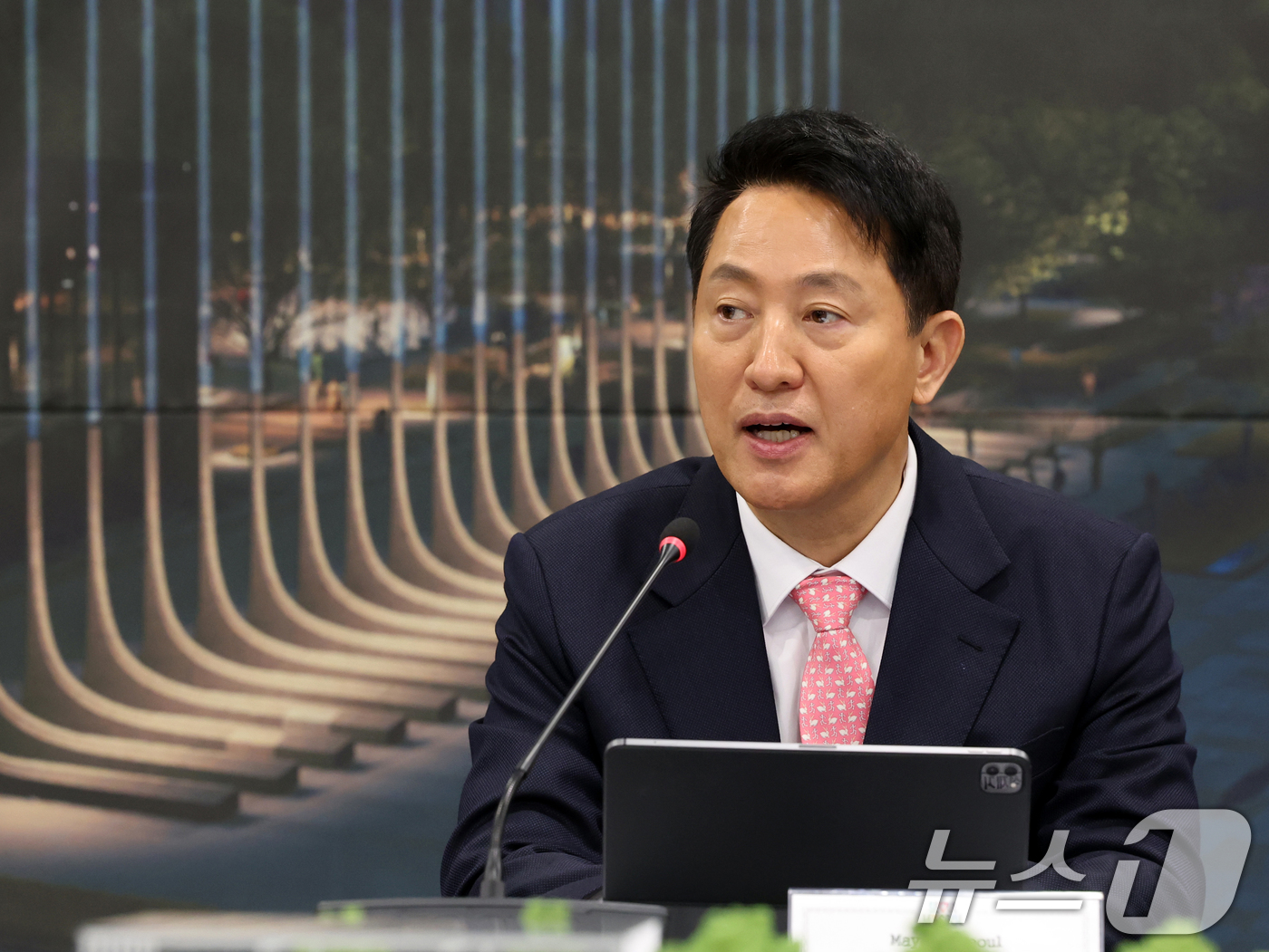 (서울=뉴스1) 황기선 기자 = 오세훈 서울시장이 30일 오후 서울시청에서 열린 '감사의 정원 석재 기증국 주한외교단 초청 간담회'에서 인사말을 하고 있다. 2026.3.30/뉴스 …