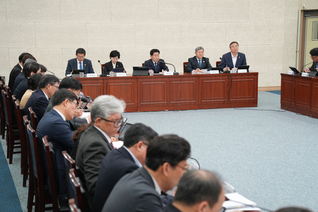 오영훈 제주지사 "4·3 왜곡 적극 대응"…추념식 준비 총력 주문