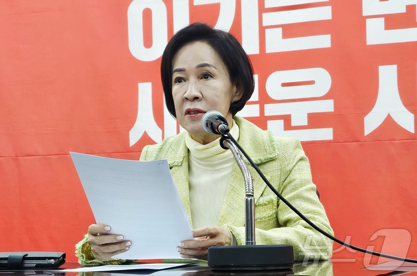 (대구=뉴스1) 남승렬 기자 = 6·3 지방선거 대구지역 선거 국민의힘 공천을 관리하는 이인선 국민의힘 대구시당위원장이 30일 대구 수성구 국민의힘 대구시당에서 긴급 기자회견을 열 …