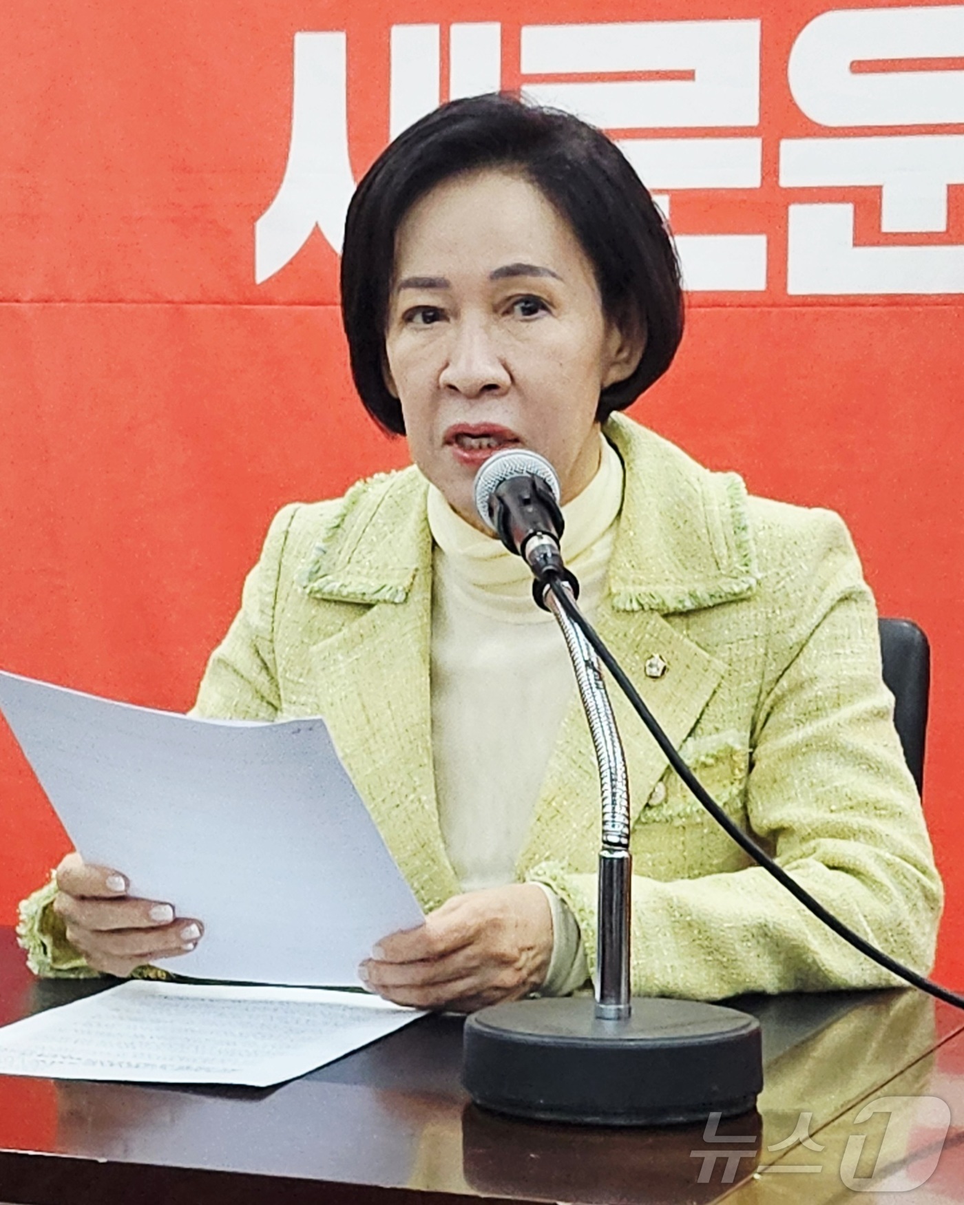 (대구=뉴스1) 남승렬 기자 = 6·3 지방선거 대구지역 선거 국민의힘 공천을 관리하는 이인선 국민의힘 대구시당위원장이 30일 대구 수성구 국민의힘 대구시당에서 긴급 기자회견을 열 …