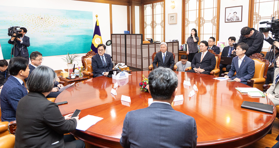 국민의힘 제외, 한자리 모인 제정당 원내대표들