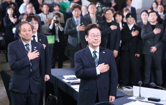 이재명 대통령, 제주 타운홀미팅 간담회 국민의례