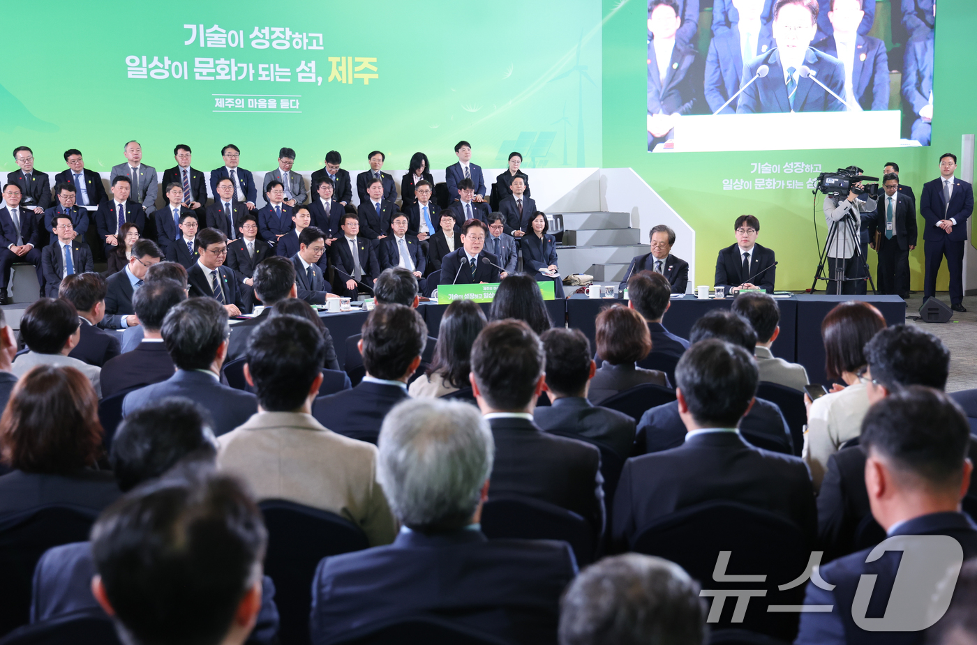 (제주=뉴스1) 이재명 기자 = 이재명 대통령이 30일 제주 한라대학교에서 열린 '제주의 마음을 듣다' 타운홀미팅 간담회에서 발언을 하고 있다. 2026.3.30/뉴스1