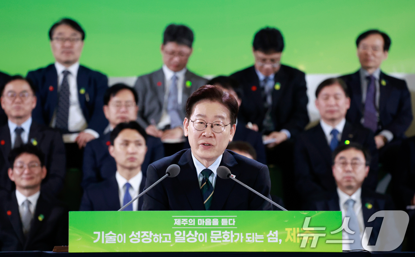 (제주=뉴스1) 이재명 기자 = 이재명 대통령이 30일 제주 한라대학교에서 열린 '제주의 마음을 듣다' 타운홀미팅 간담회에서 발언을 하고 있다. 2026.3.30/뉴스1